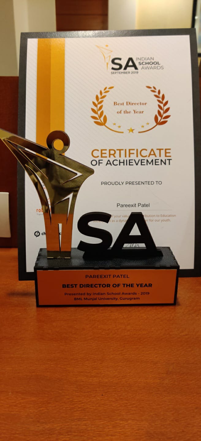 Principal receiving award